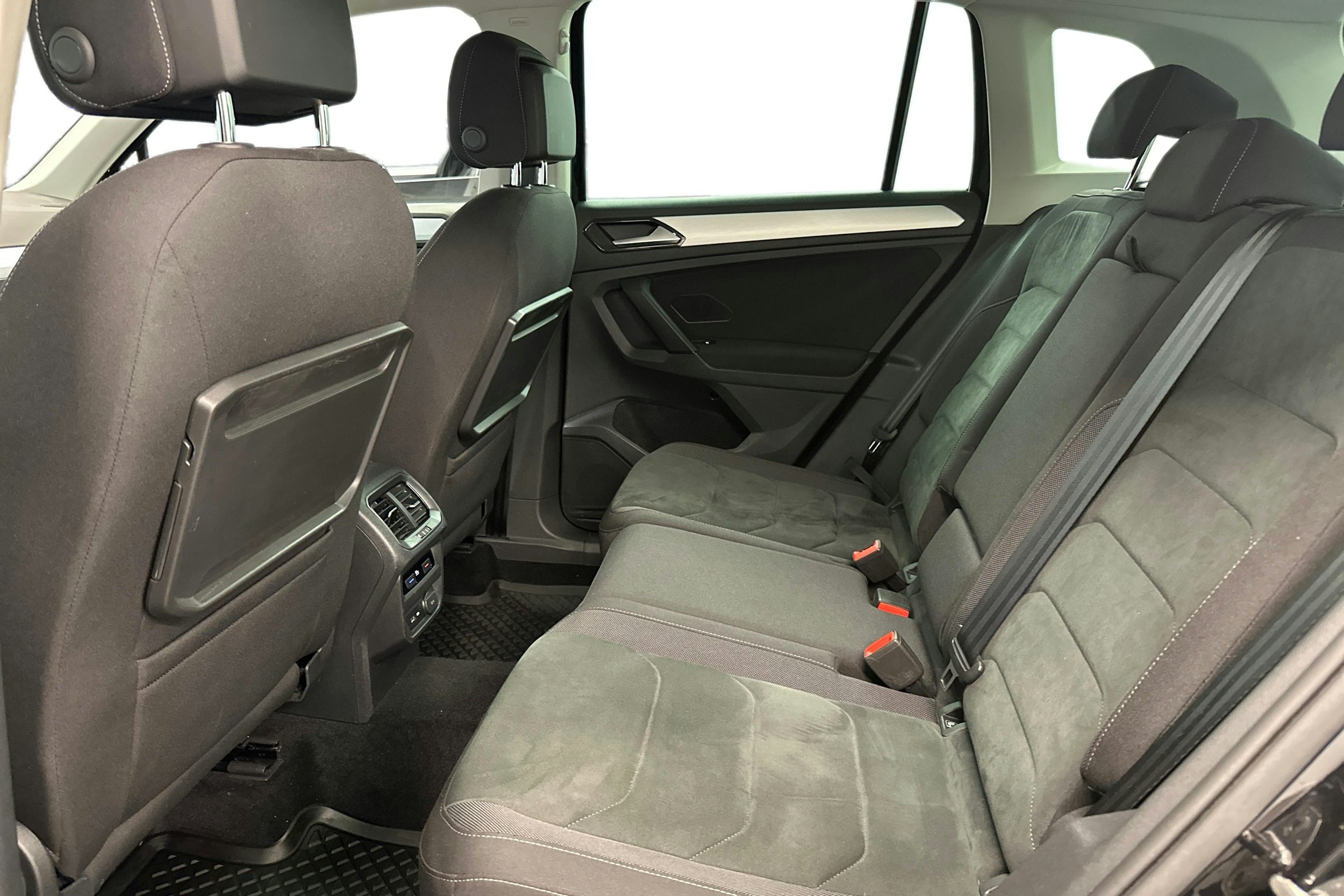 musta Volkswagen Tiguan 2018 kuva 10.