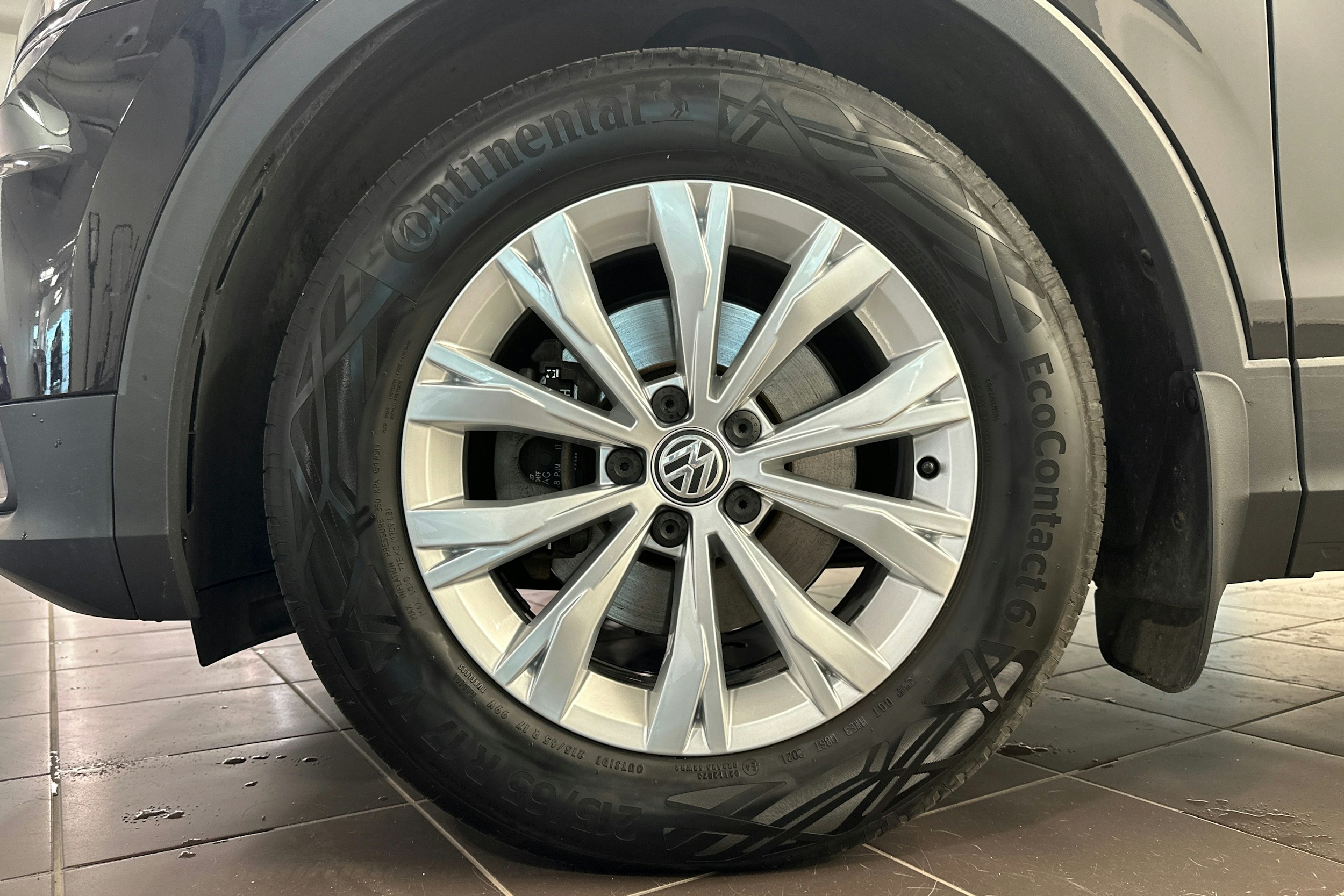 musta Volkswagen Tiguan 2018 kuva 11.