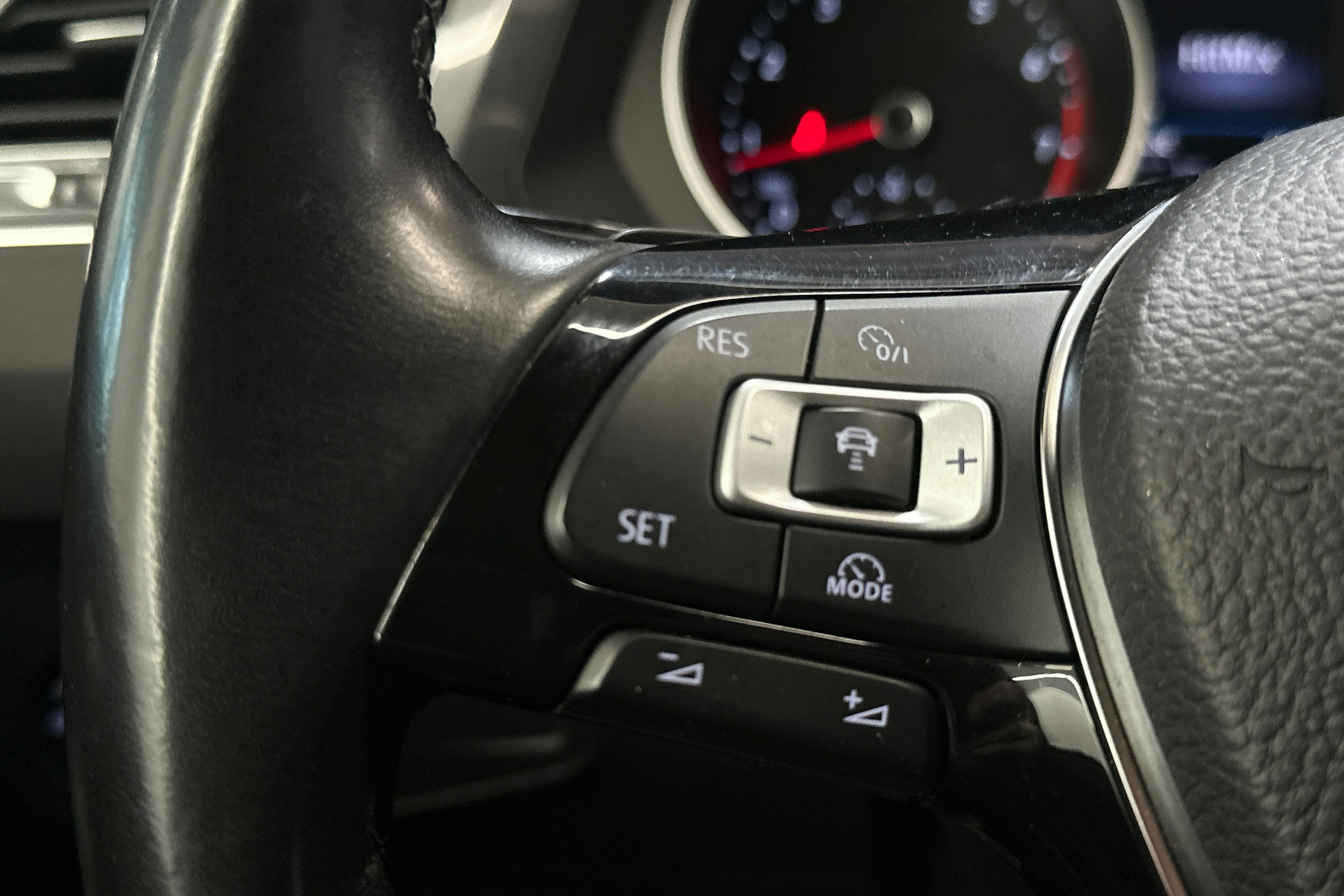 musta Volkswagen Tiguan 2018 kuva 17.