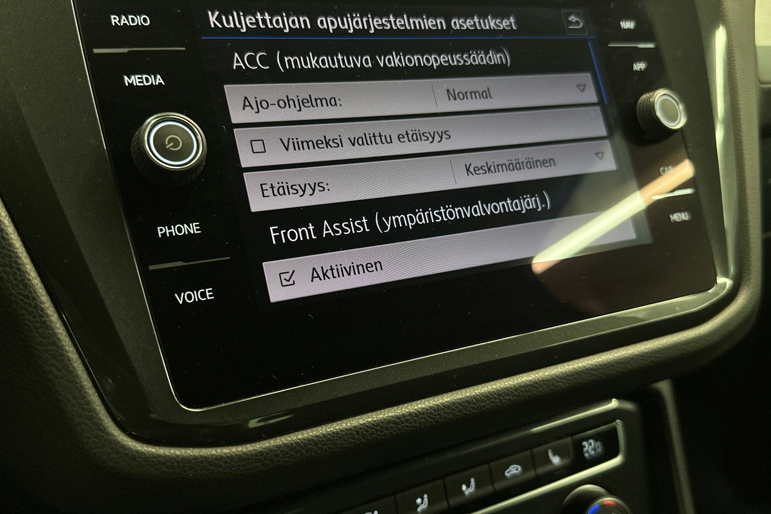 musta Volkswagen Tiguan 2018 kuva 20.