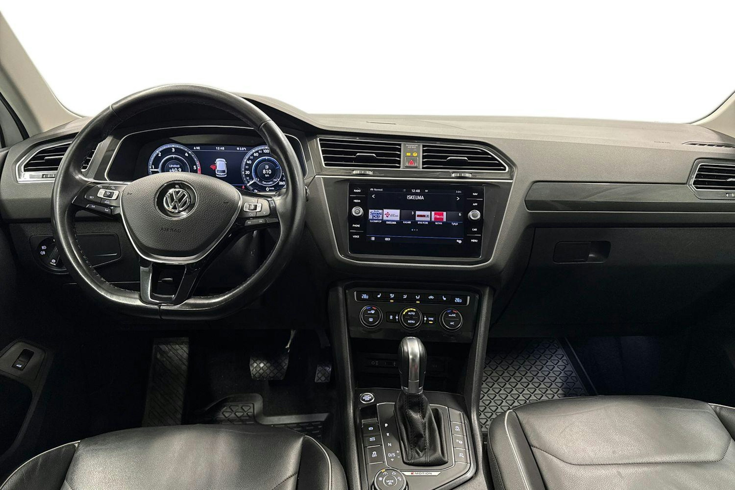 valkoinen Volkswagen Tiguan 2018 kuva 7.