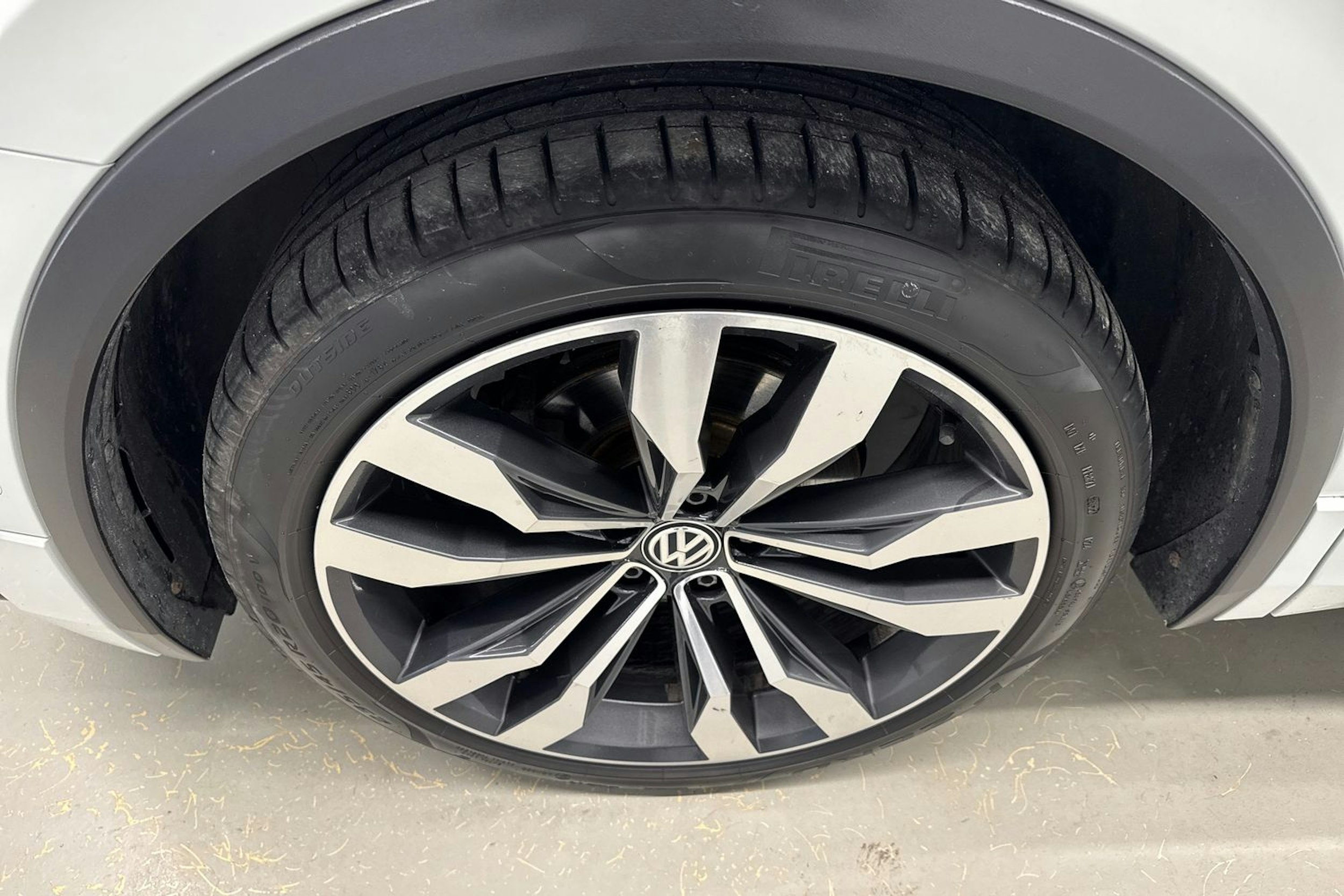 valkoinen Volkswagen Tiguan 2018 kuva 10.