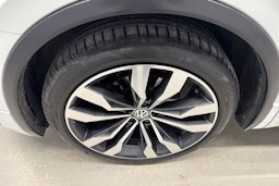 valkoinen Volkswagen Tiguan 2018 kuva 10.