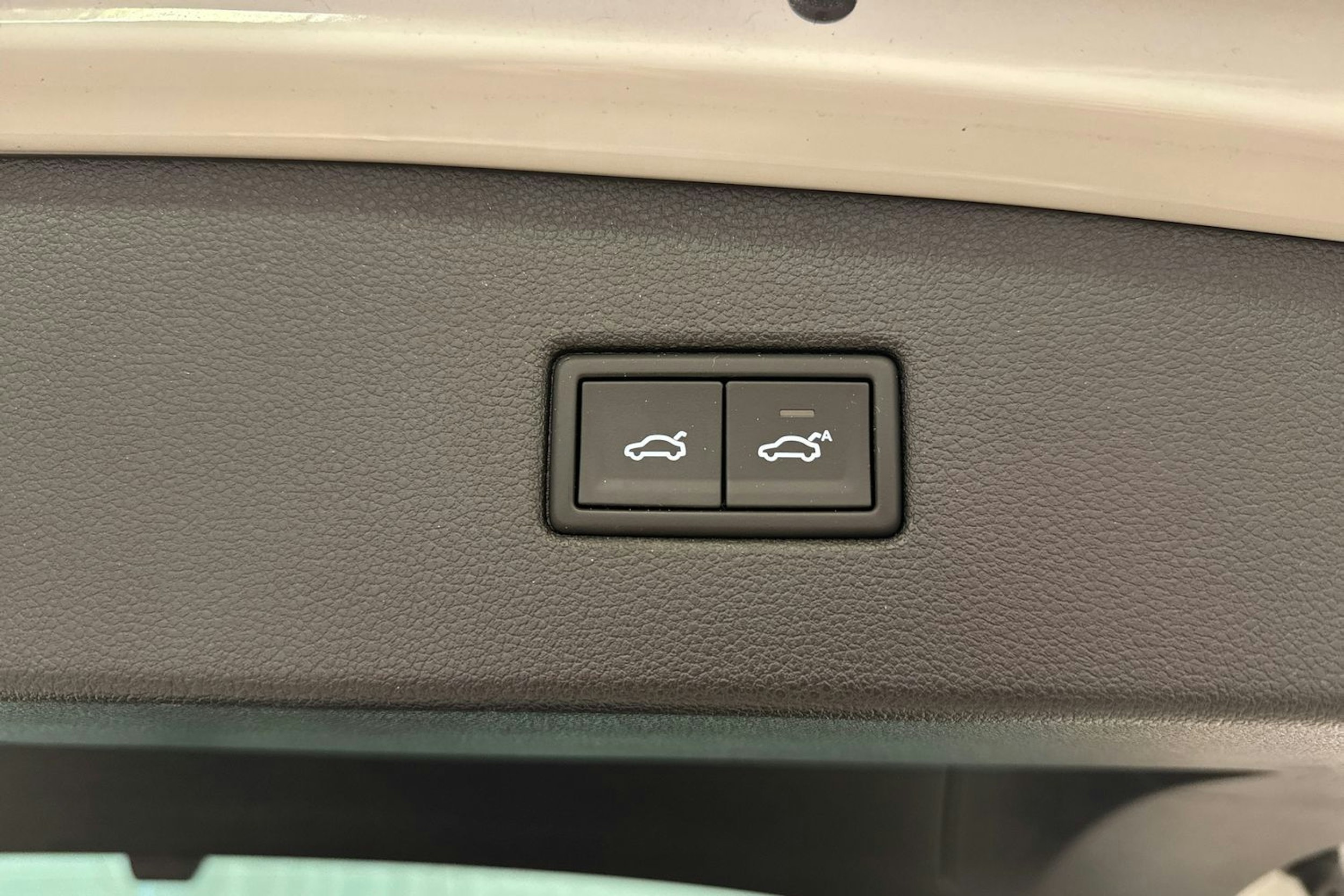 valkoinen Volkswagen Tiguan 2018 kuva 12.