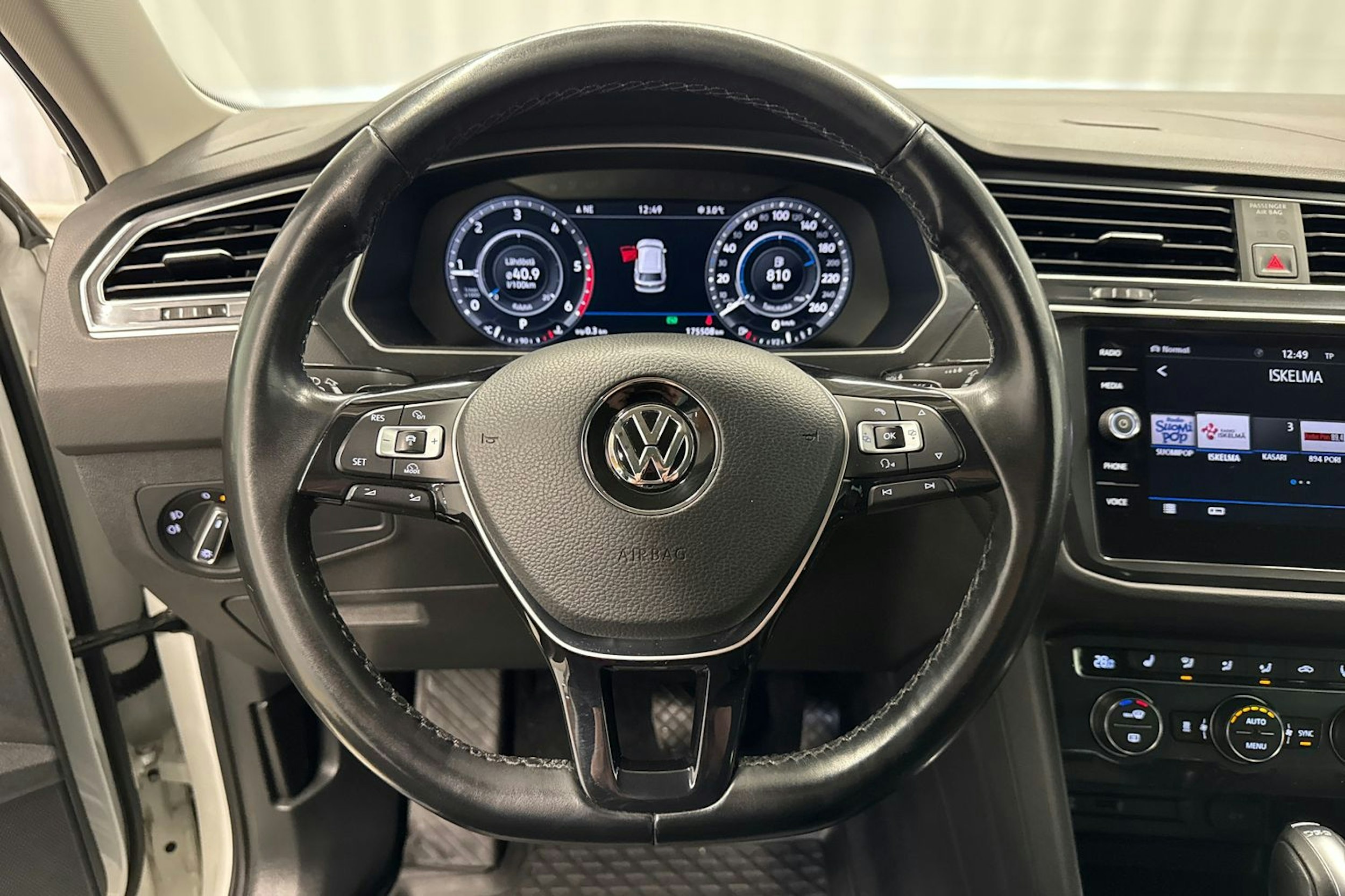 valkoinen Volkswagen Tiguan 2018 kuva 13.