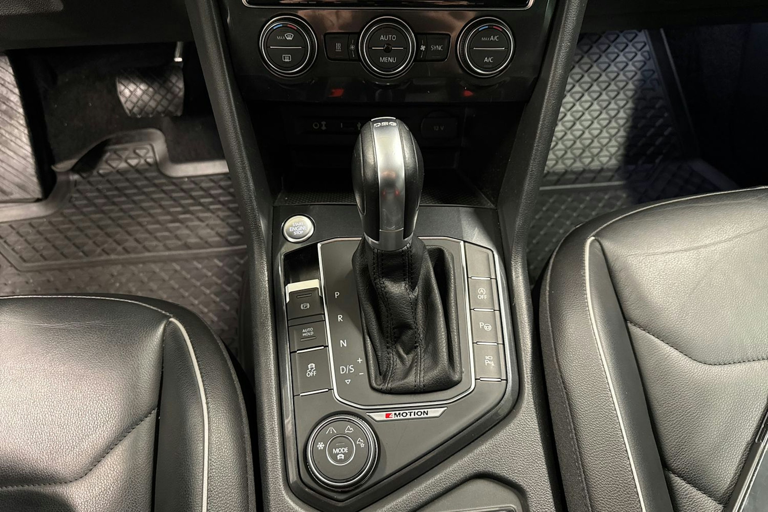 valkoinen Volkswagen Tiguan 2018 kuva 20.