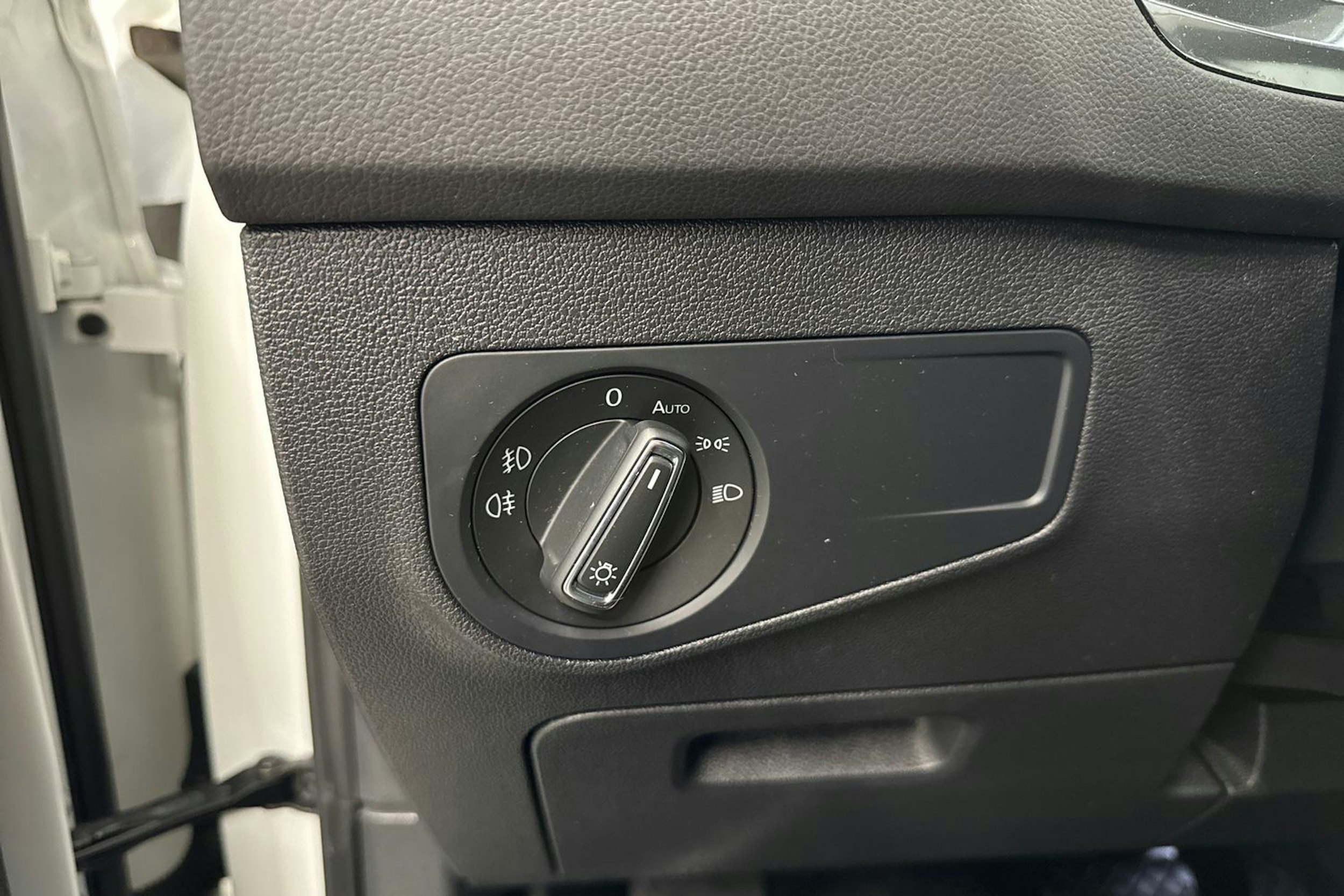 valkoinen Volkswagen Tiguan 2018 kuva 21.