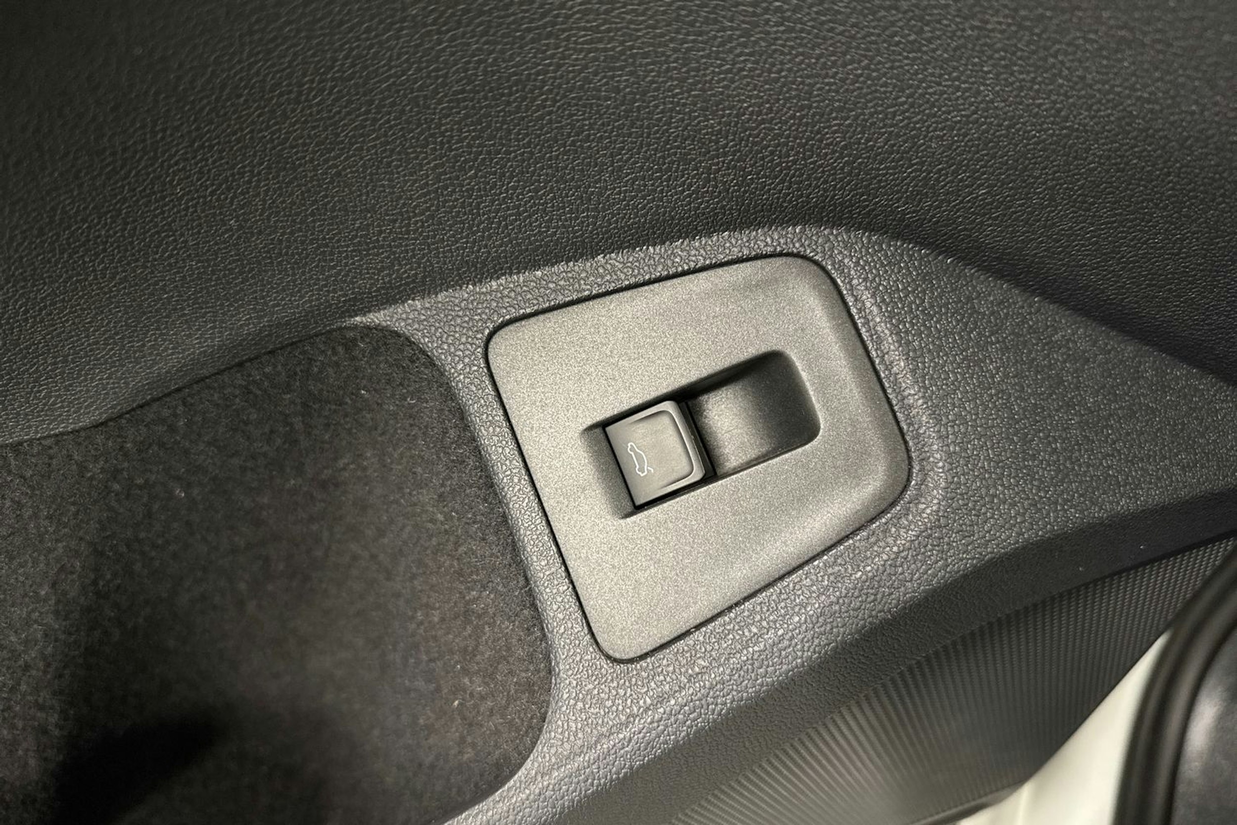 valkoinen Volkswagen Tiguan 2018 kuva 22.