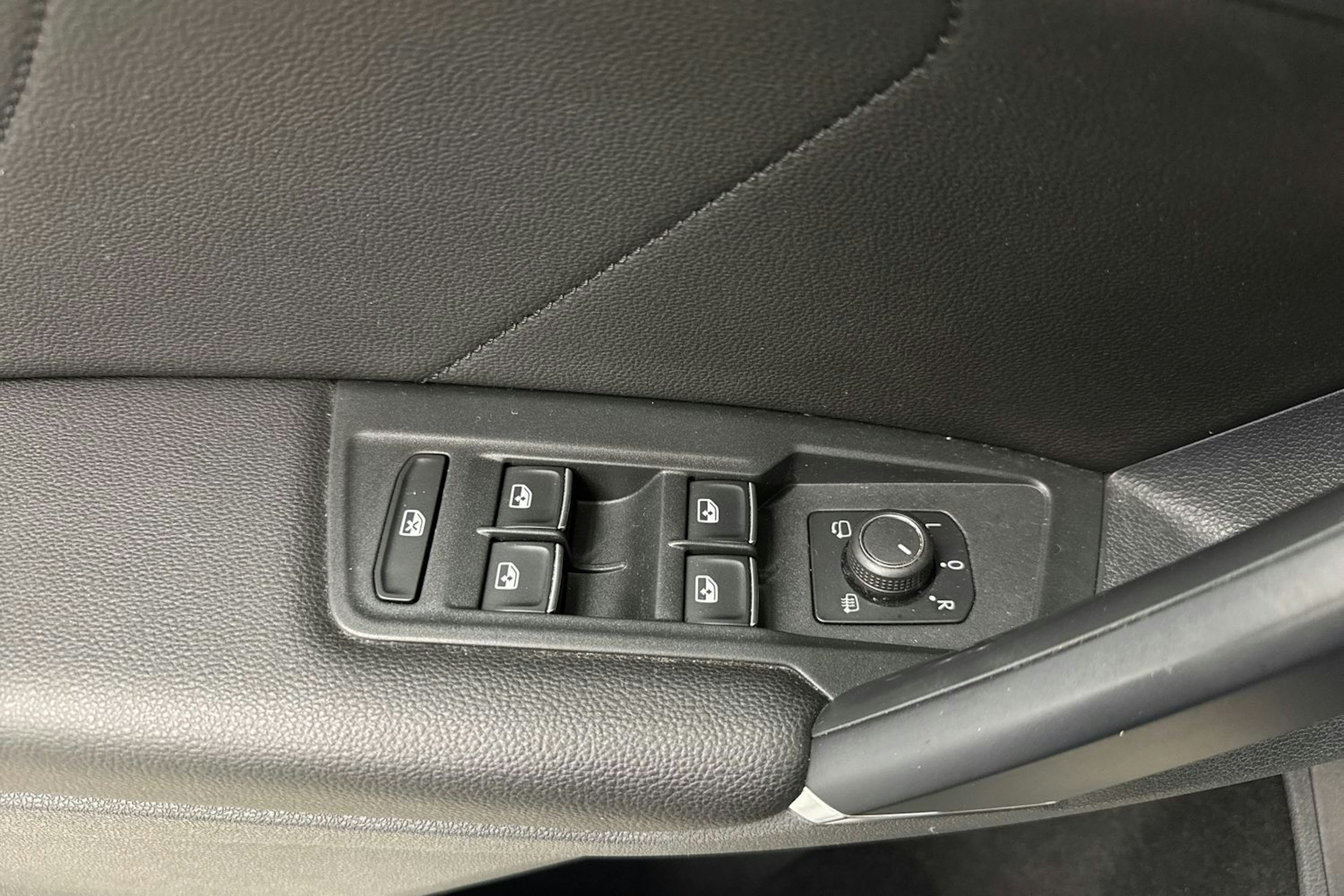 valkoinen Volkswagen Tiguan 2018 kuva 23.