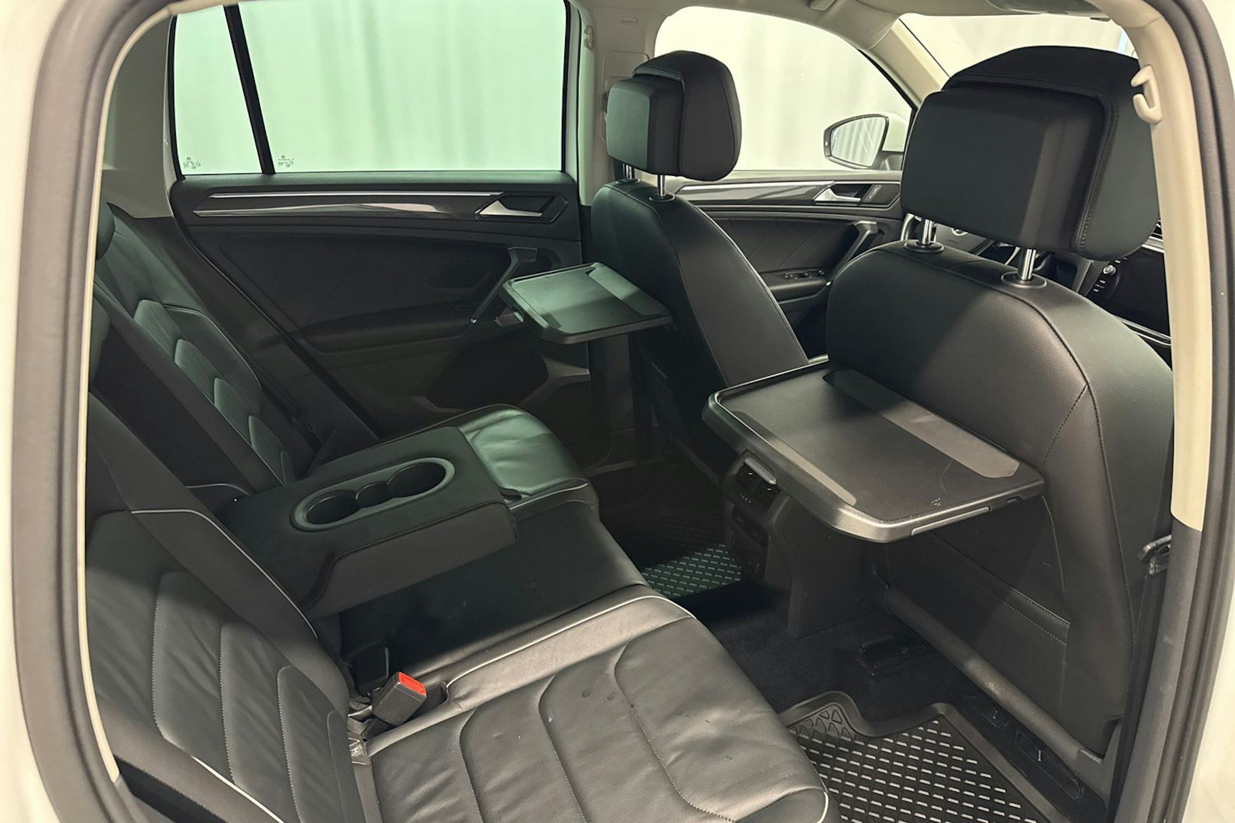 valkoinen Volkswagen Tiguan 2018 kuva 26.