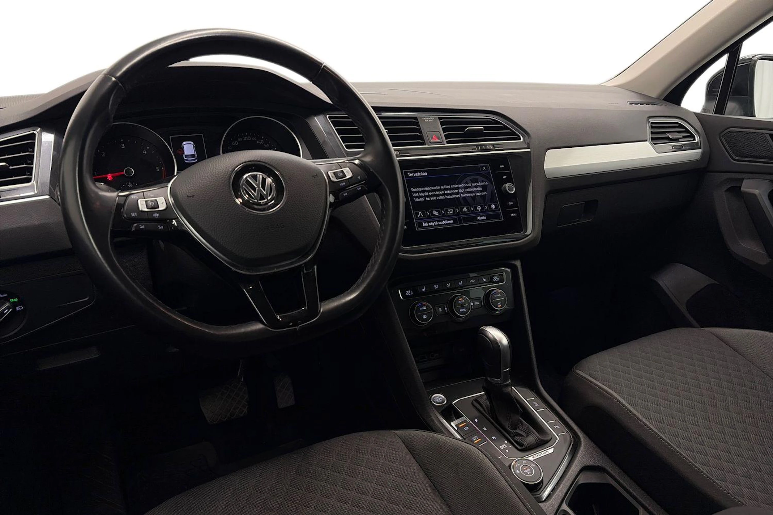 Musta Volkswagen Tiguan 2019 kuva 8.