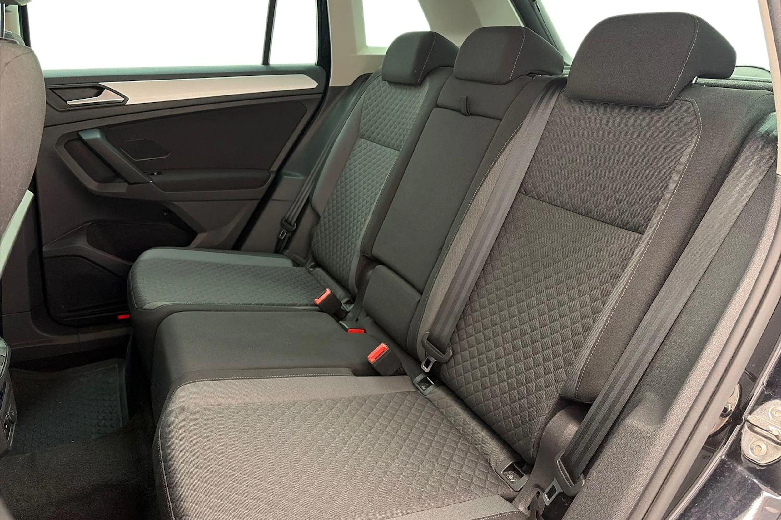 Musta Volkswagen Tiguan 2019 kuva 11.