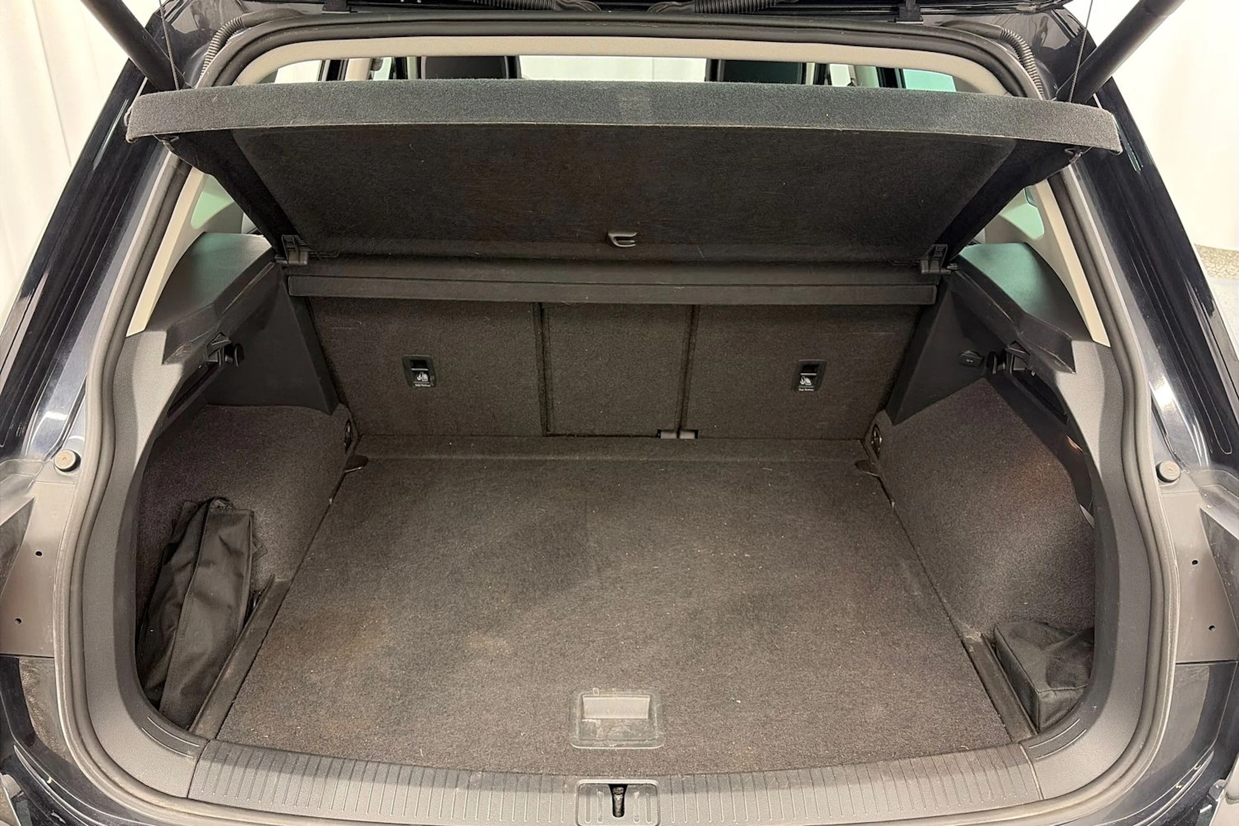Musta Volkswagen Tiguan 2019 kuva 15.