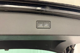 Musta Volkswagen Tiguan 2019 kuva 16.