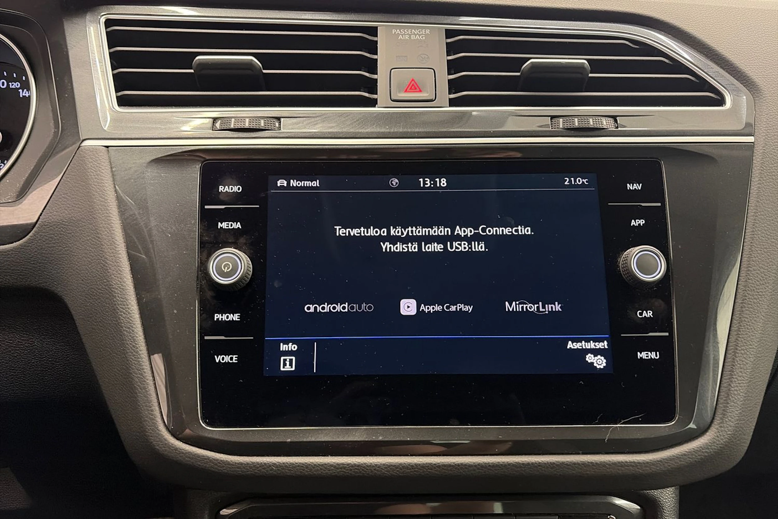 Musta Volkswagen Tiguan 2019 kuva 24.