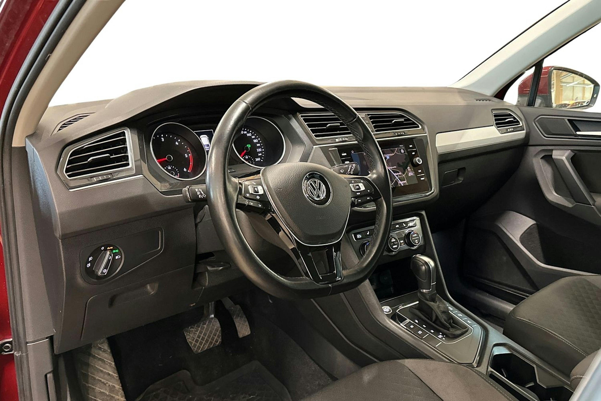 punainen Volkswagen Tiguan 2018 kuva 3.