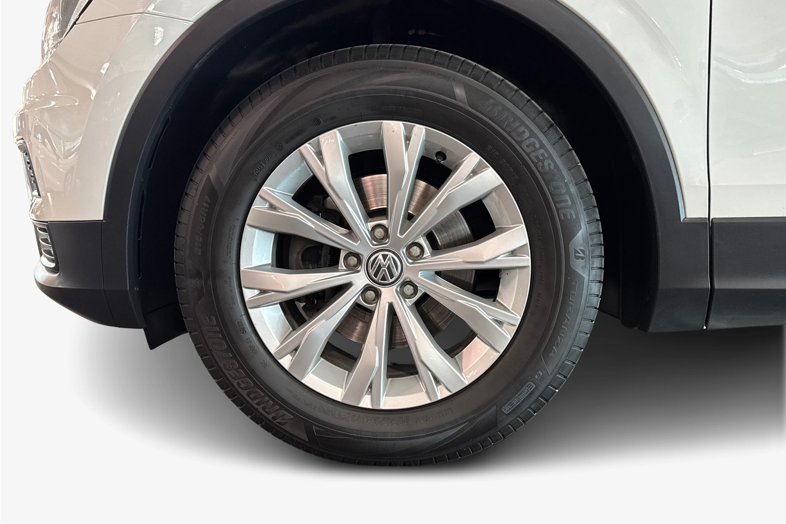 valkoinen Volkswagen Tiguan 2018 kuva 12.