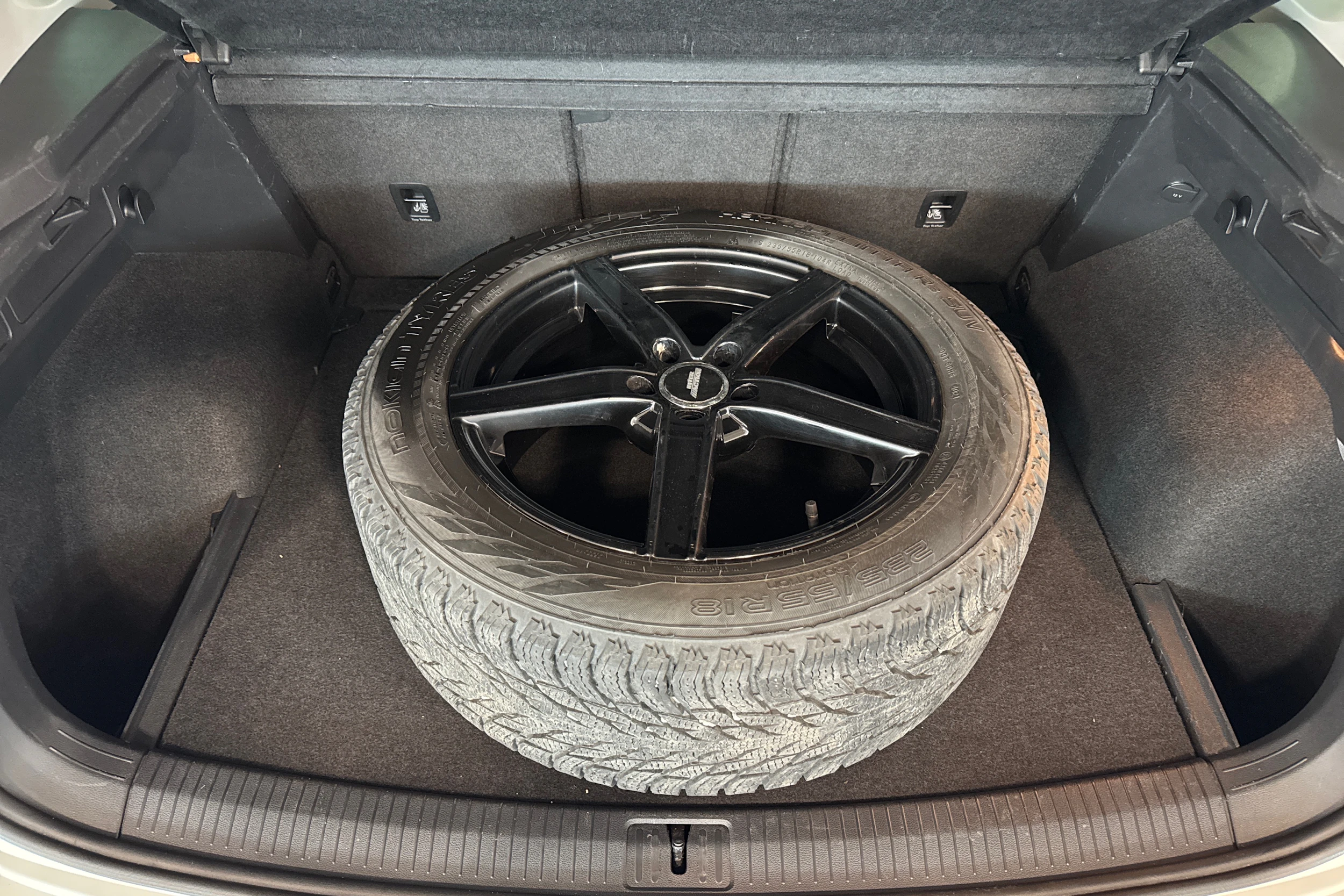 valkoinen Volkswagen Tiguan 2018 kuva 13.