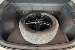 valkoinen Volkswagen Tiguan 2018 kuva 13.