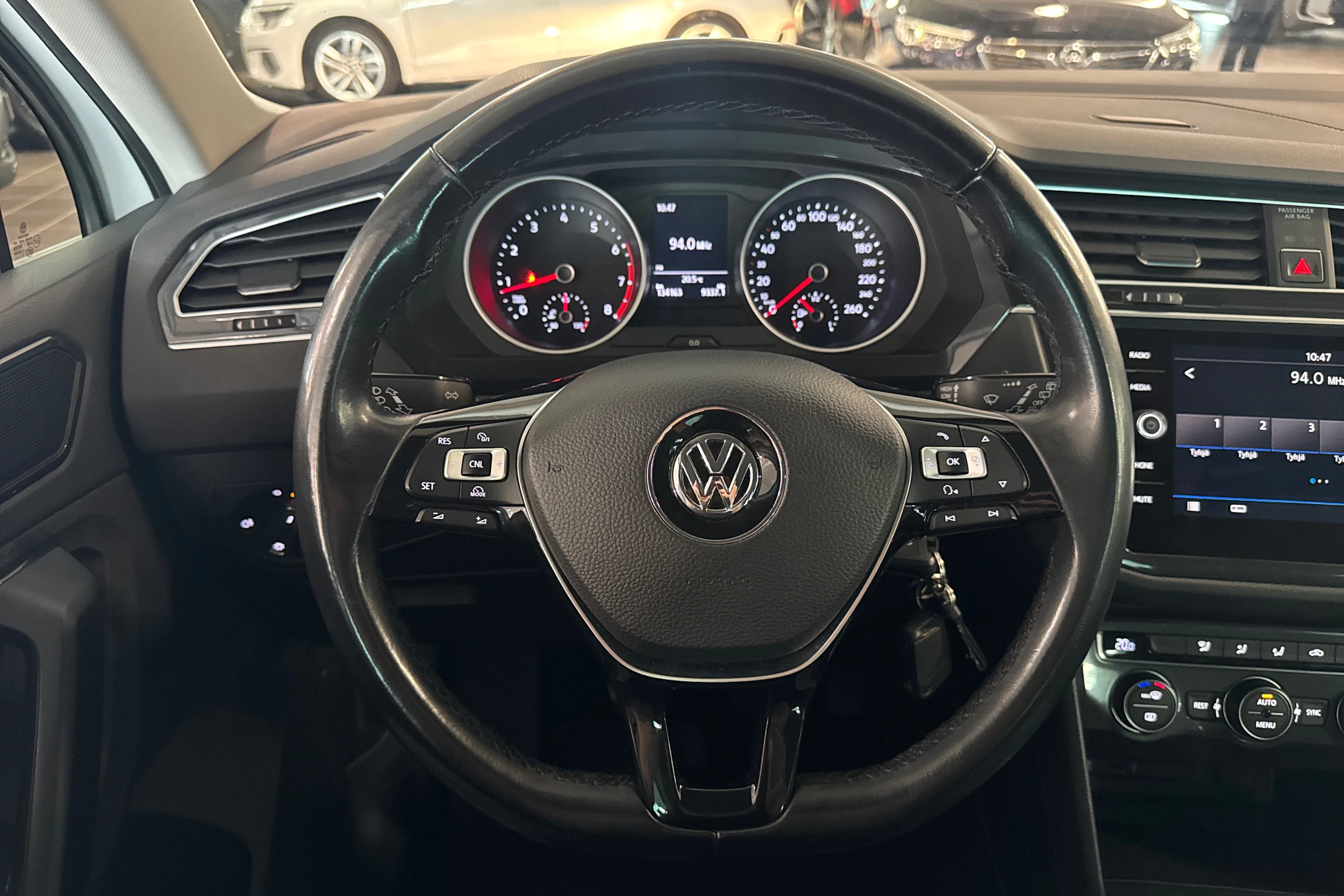 valkoinen Volkswagen Tiguan 2018 kuva 15.
