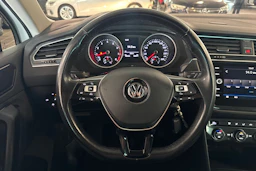 valkoinen Volkswagen Tiguan 2018 kuva 15.