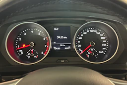 valkoinen Volkswagen Tiguan 2018 kuva 16.