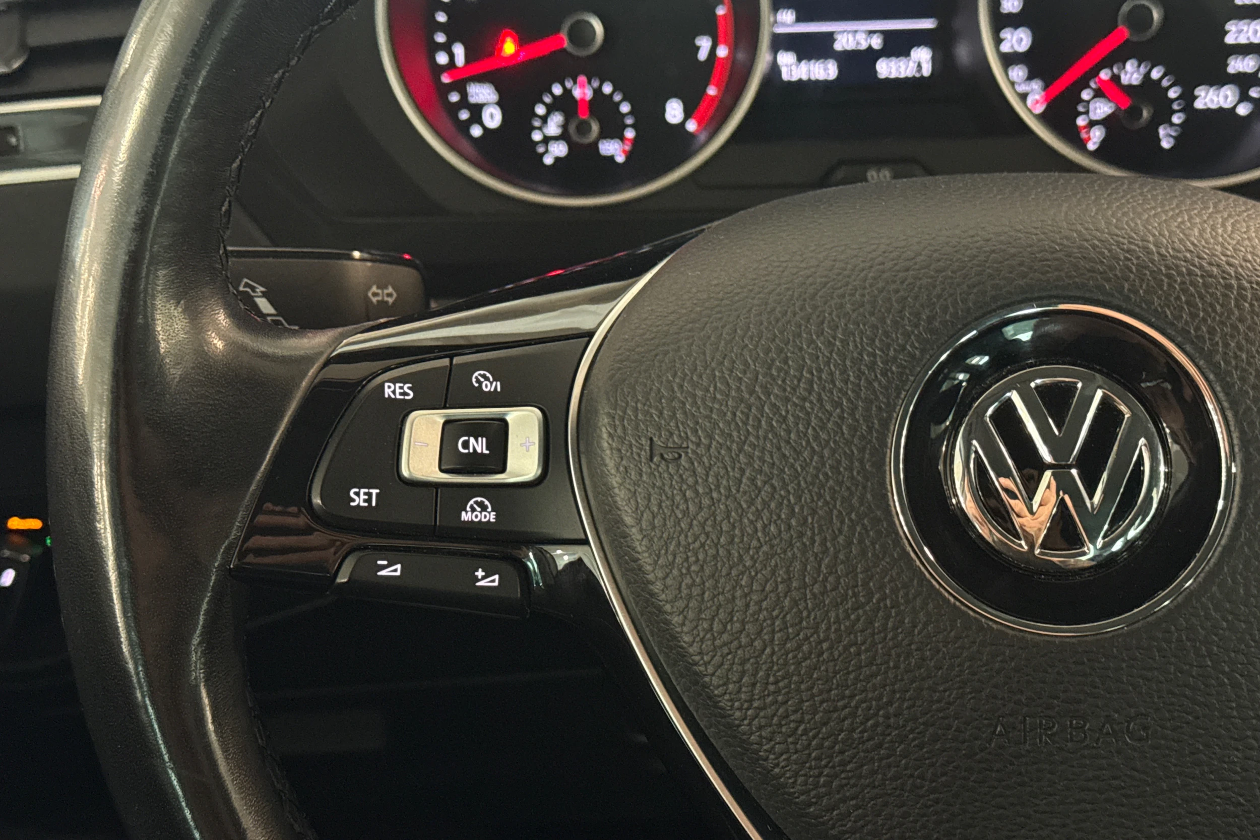 valkoinen Volkswagen Tiguan 2018 kuva 17.