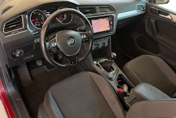 Punainen Volkswagen Tiguan 2018 kuva 7.
