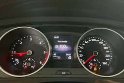Punainen Volkswagen Tiguan 2018 kuva 14.