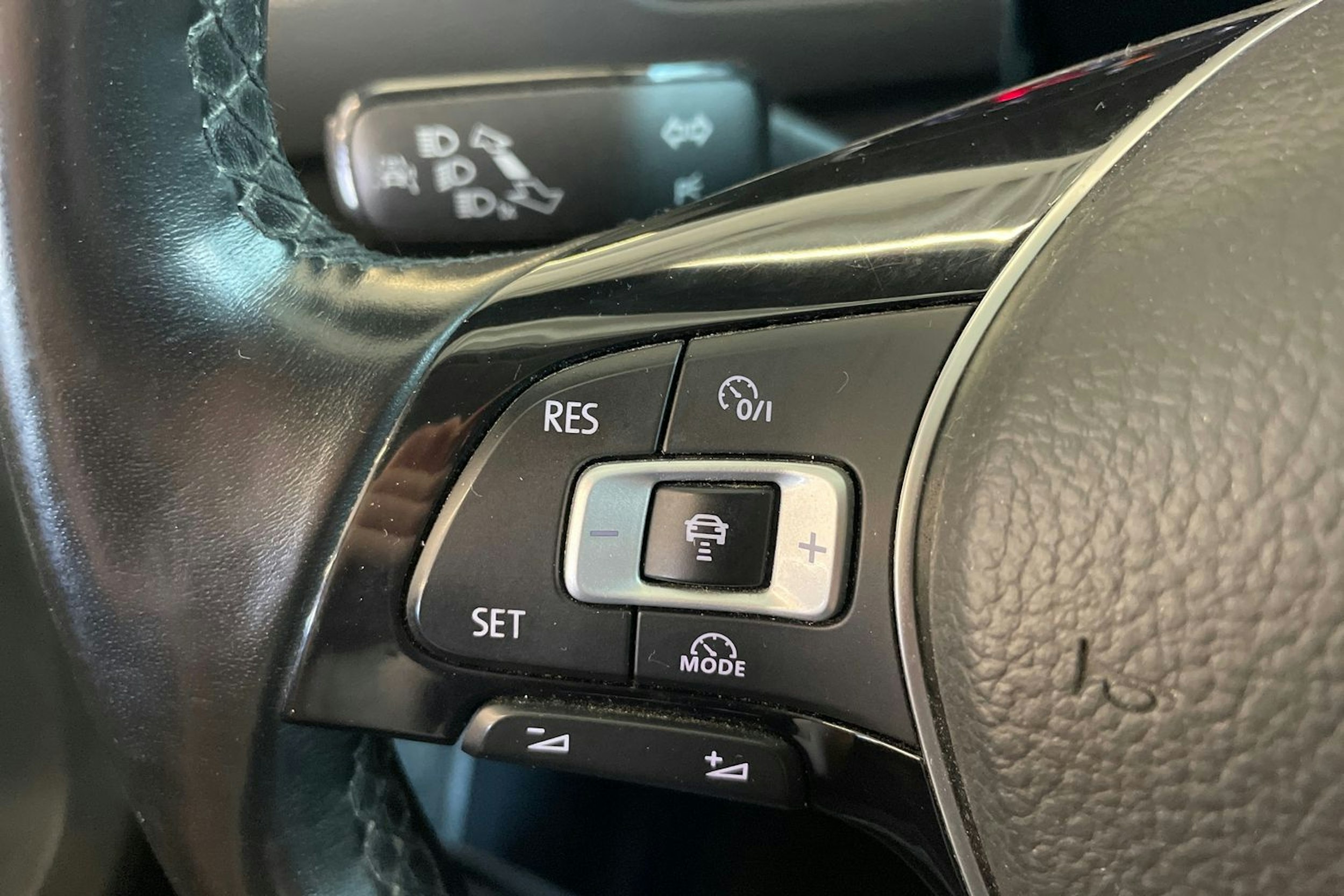 Punainen Volkswagen Tiguan 2018 kuva 15.