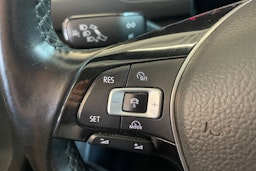 Punainen Volkswagen Tiguan 2018 kuva 15.