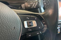 Punainen Volkswagen Tiguan 2018 kuva 16.