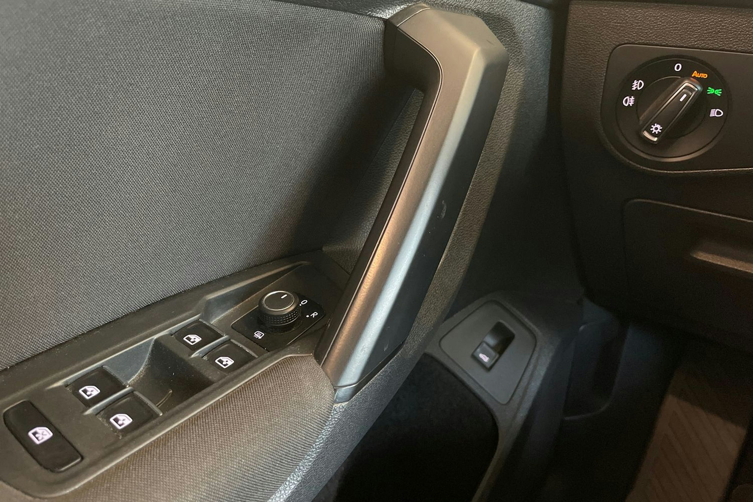 Punainen Volkswagen Tiguan 2018 kuva 17.