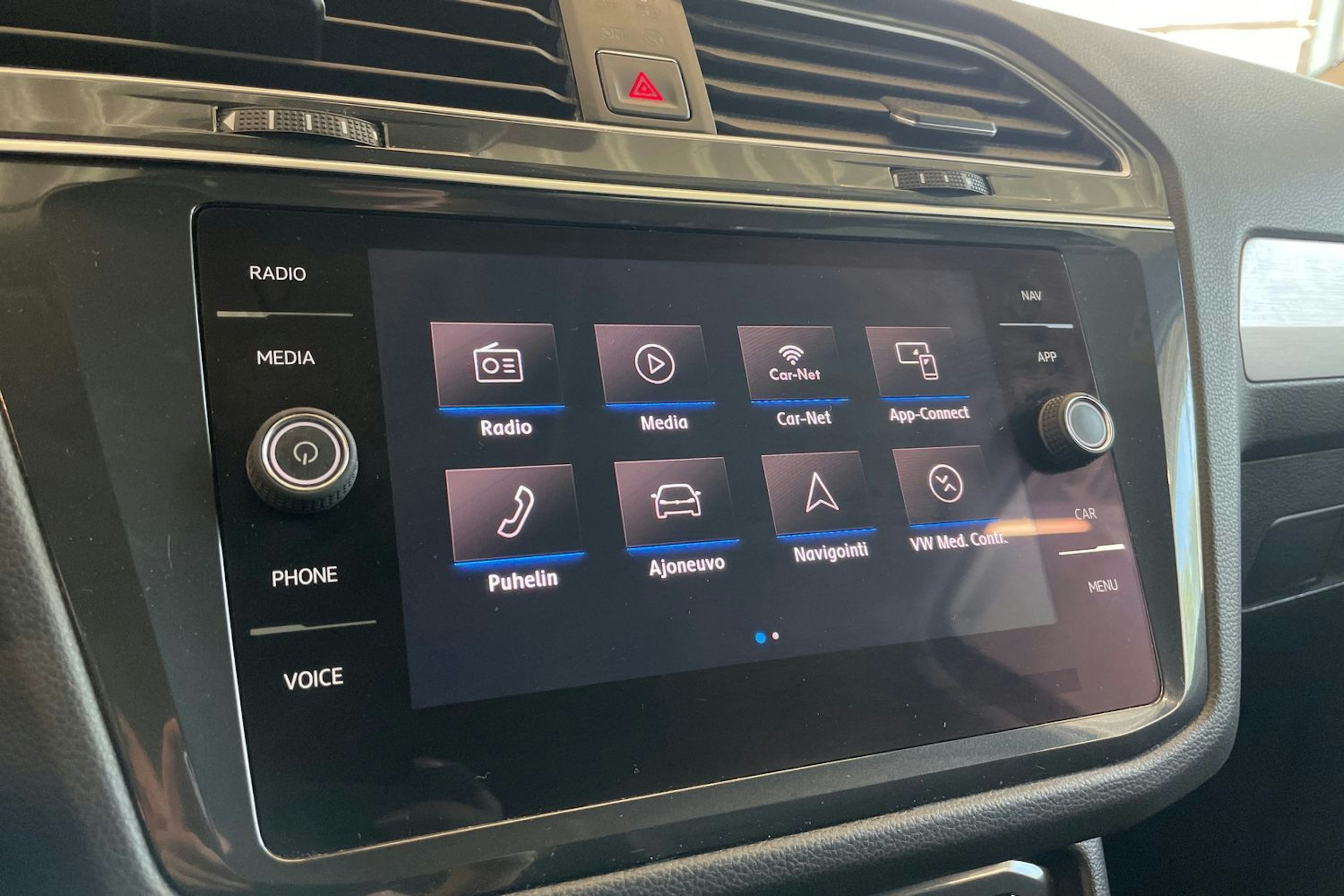 Punainen Volkswagen Tiguan 2018 kuva 22.