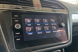 Punainen Volkswagen Tiguan 2018 kuva 22.