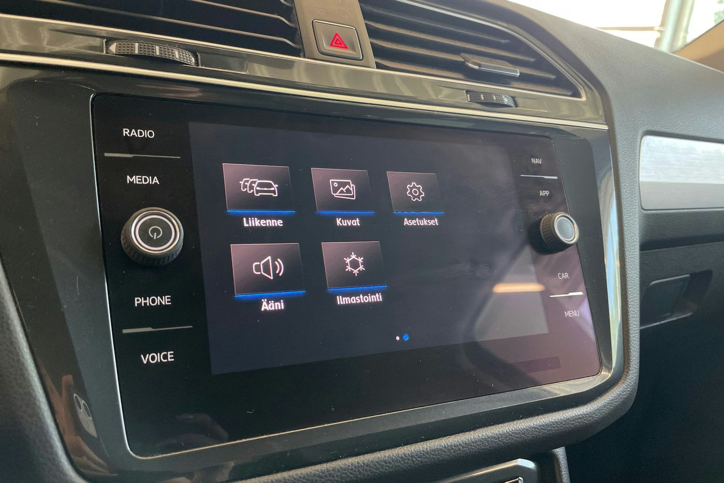 Punainen Volkswagen Tiguan 2018 kuva 23.