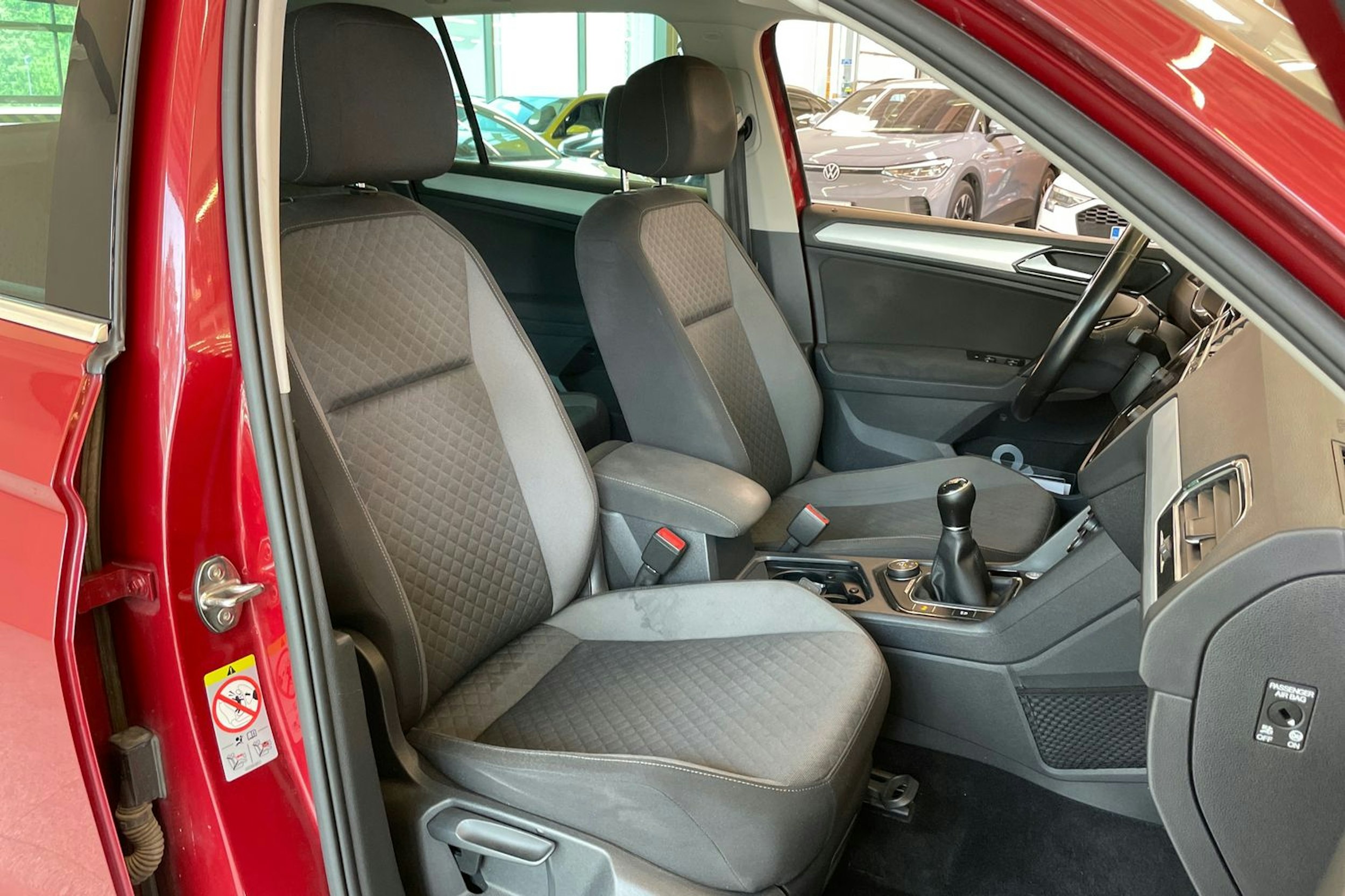 Punainen Volkswagen Tiguan 2018 kuva 25.