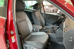 Punainen Volkswagen Tiguan 2018 kuva 25.