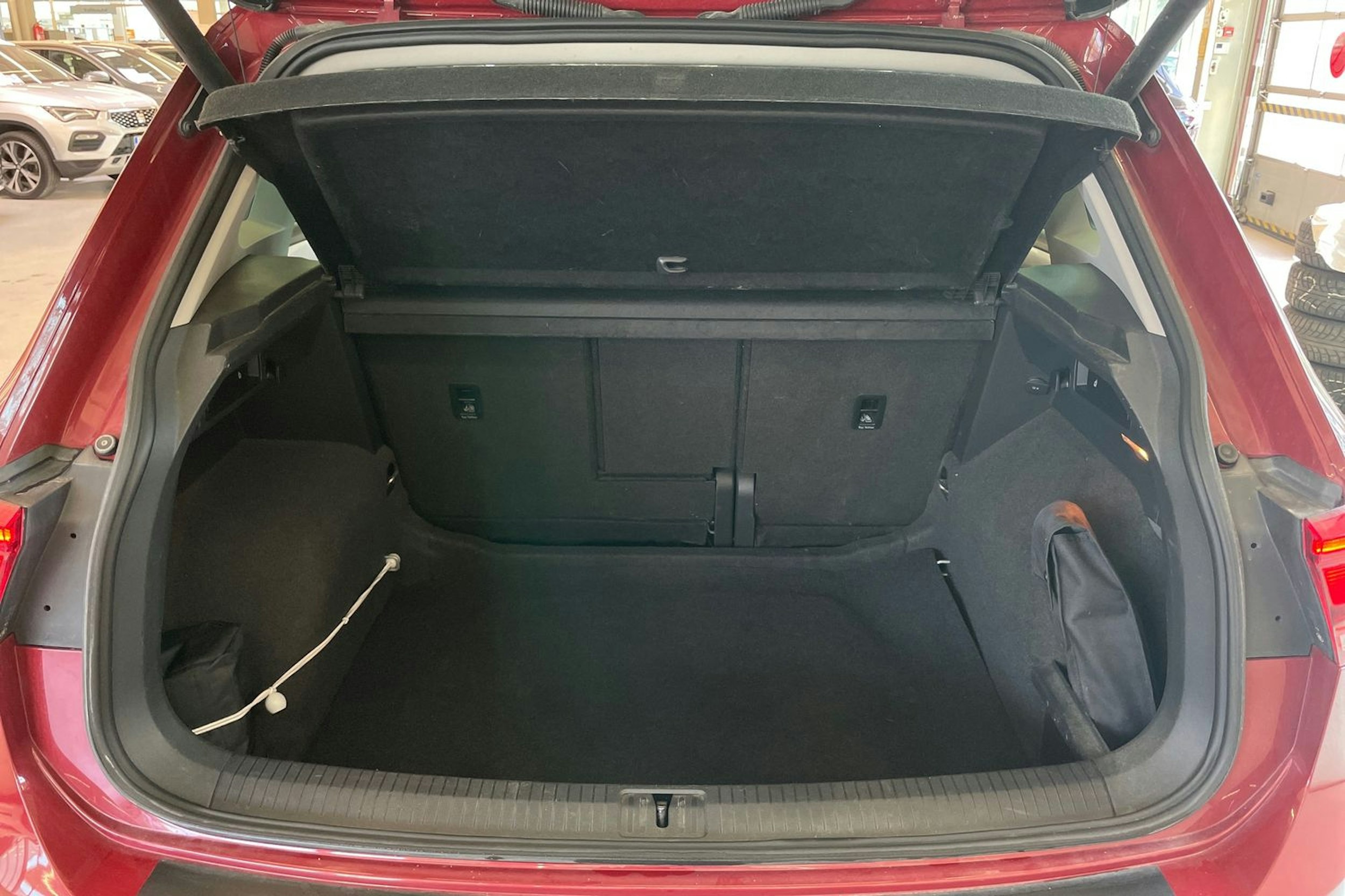 Punainen Volkswagen Tiguan 2018 kuva 27.