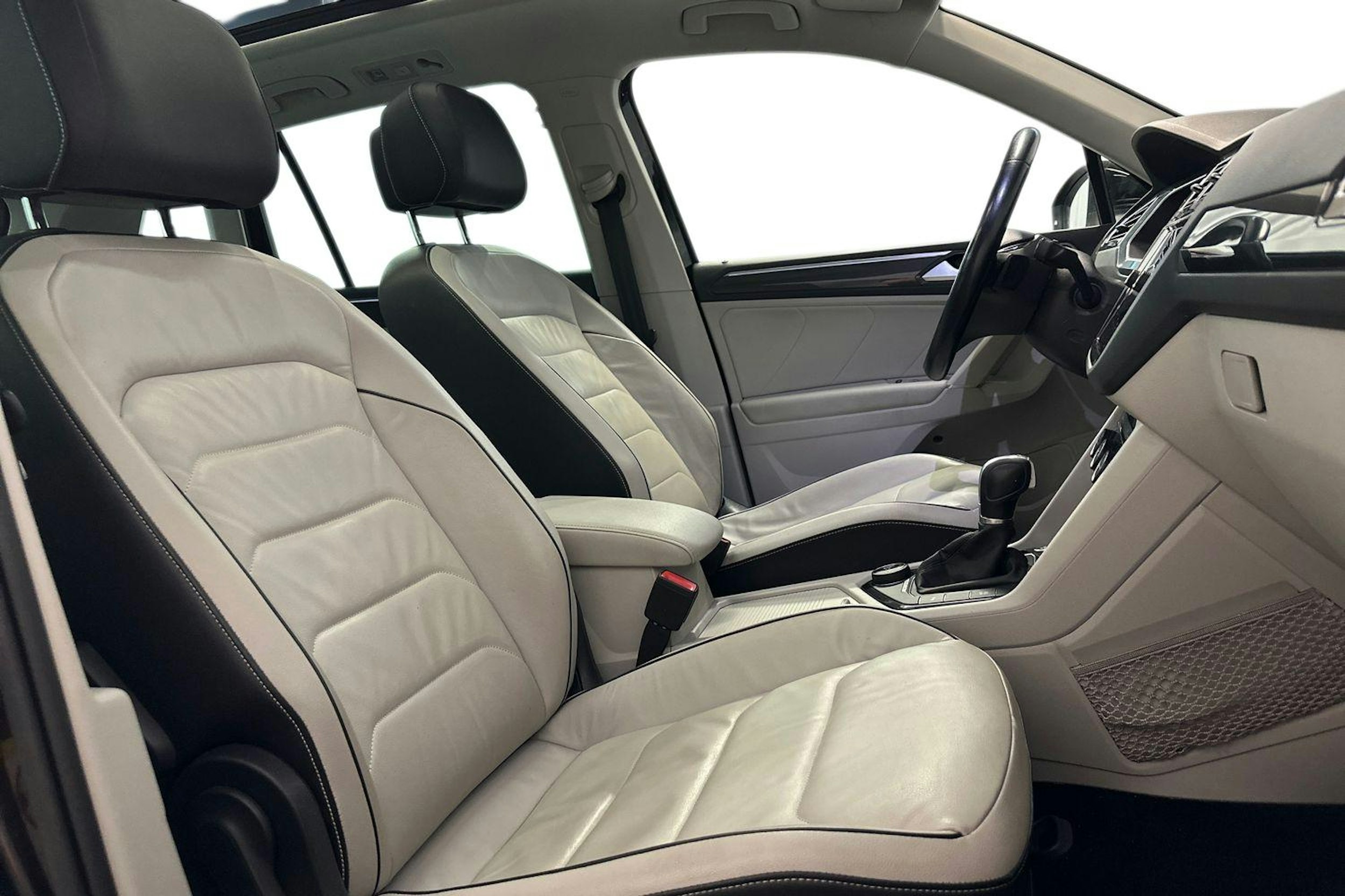 musta Volkswagen Tiguan 2018 kuva 10.