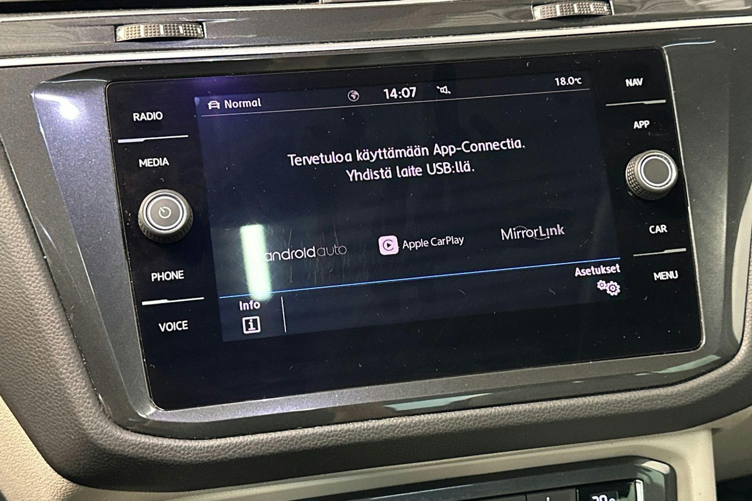 musta Volkswagen Tiguan 2018 kuva 25.