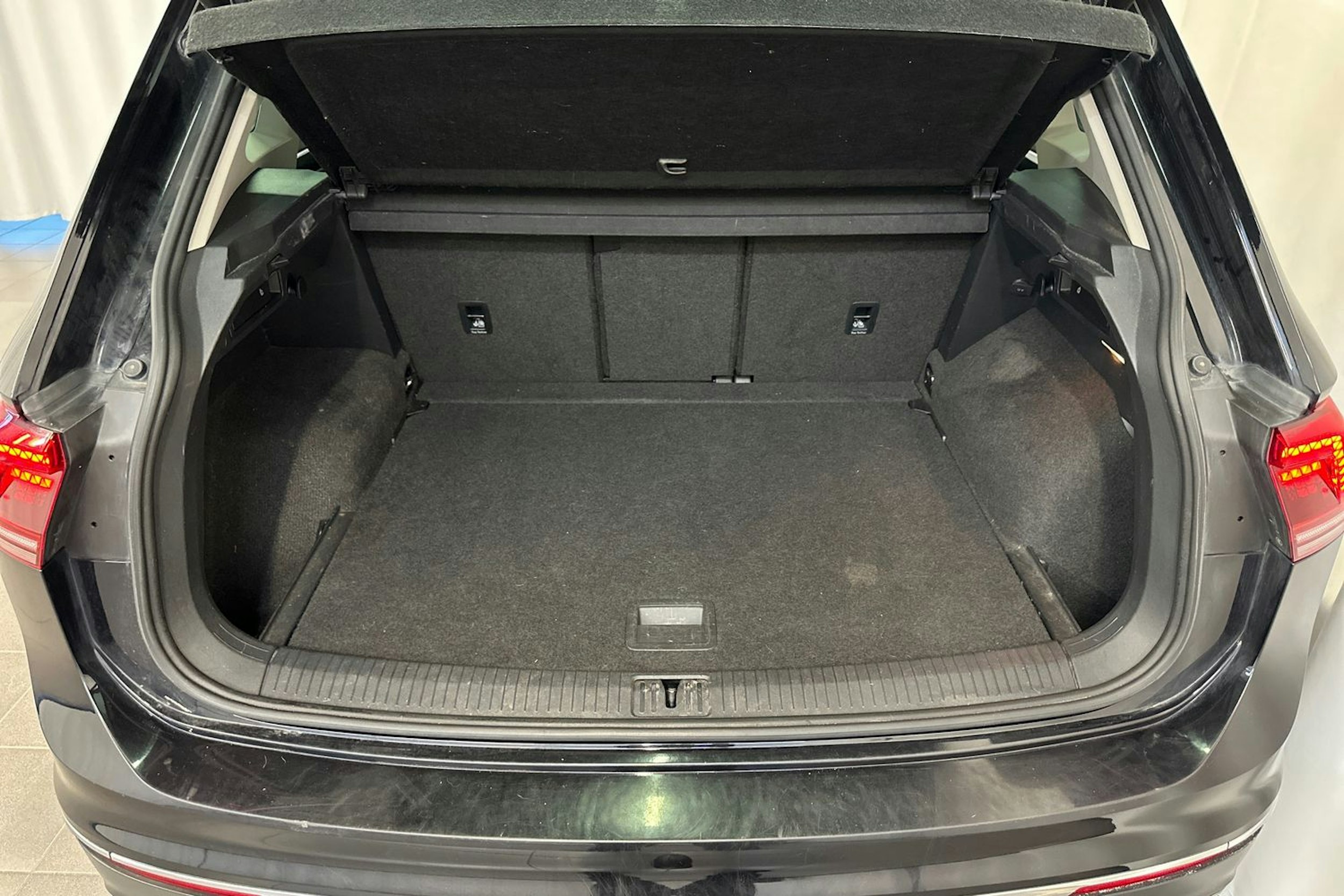 musta Volkswagen Tiguan 2018 kuva 36.