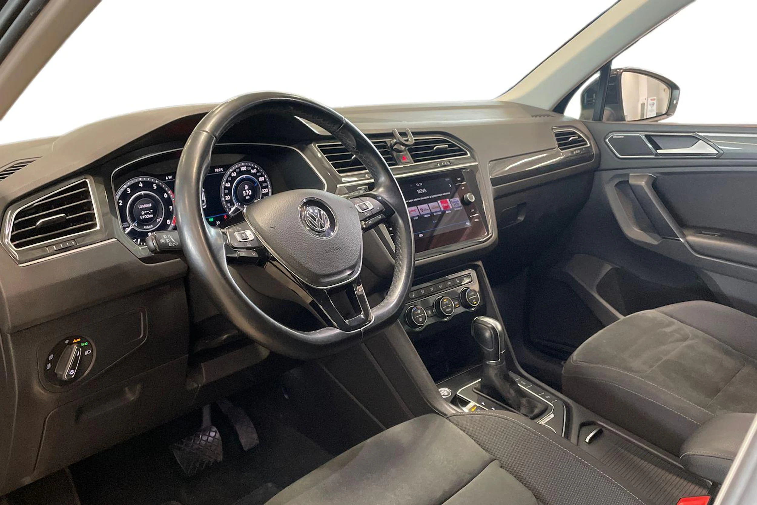 musta Volkswagen Tiguan 2018 kuva 6.