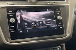 musta Volkswagen Tiguan 2018 kuva 21.