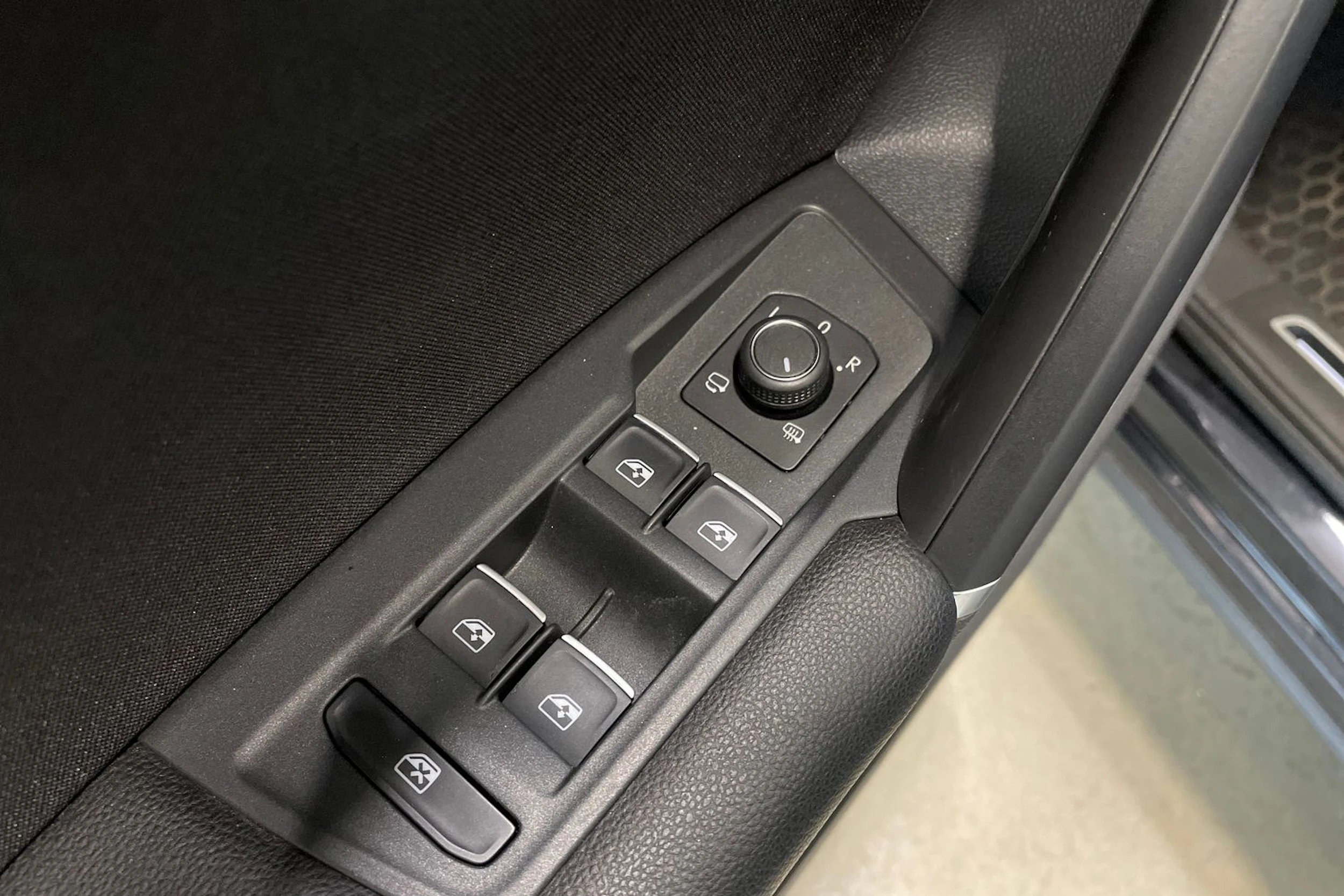 musta Volkswagen Tiguan 2018 kuva 27.