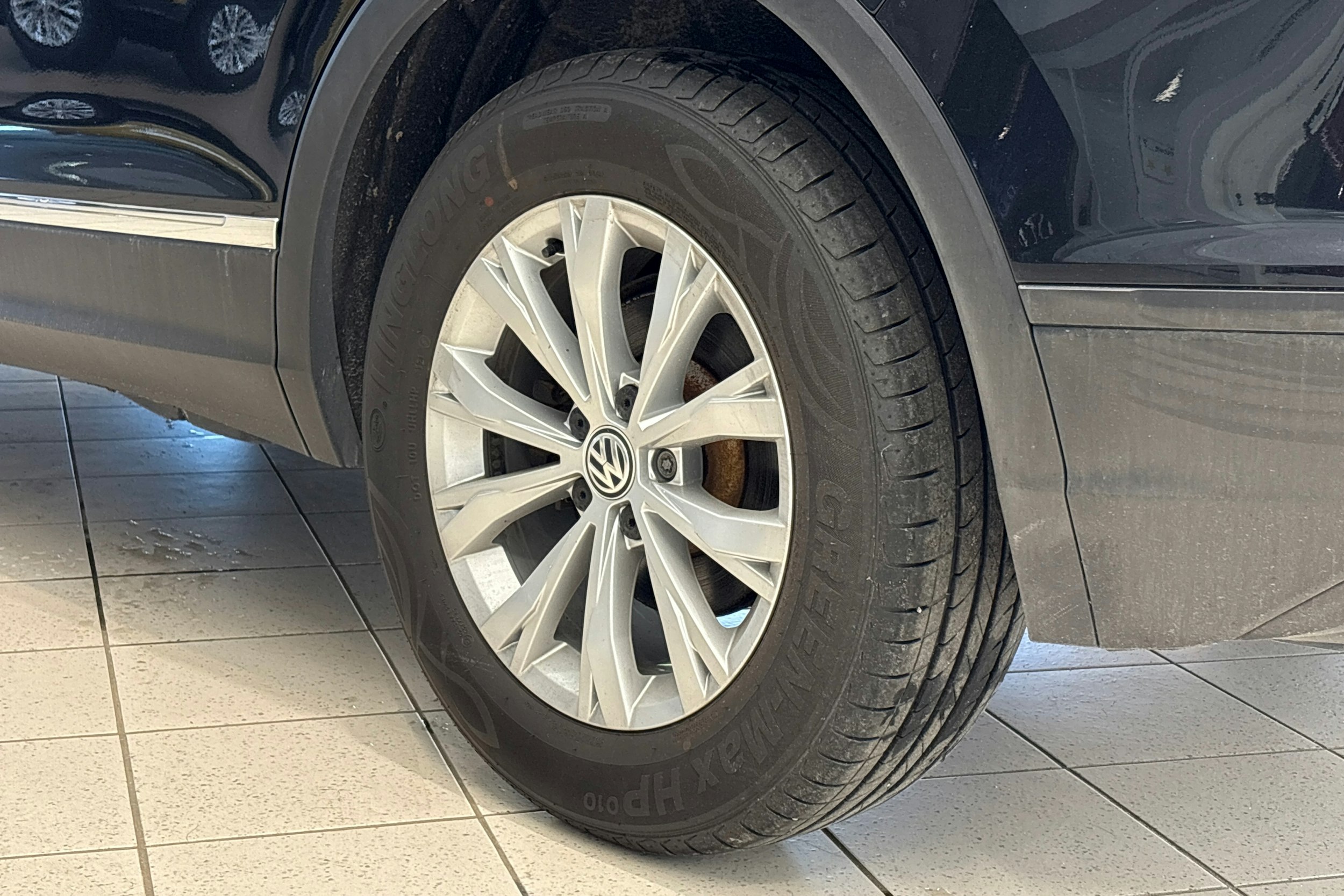Musta Volkswagen Tiguan 2018 kuva 13.
