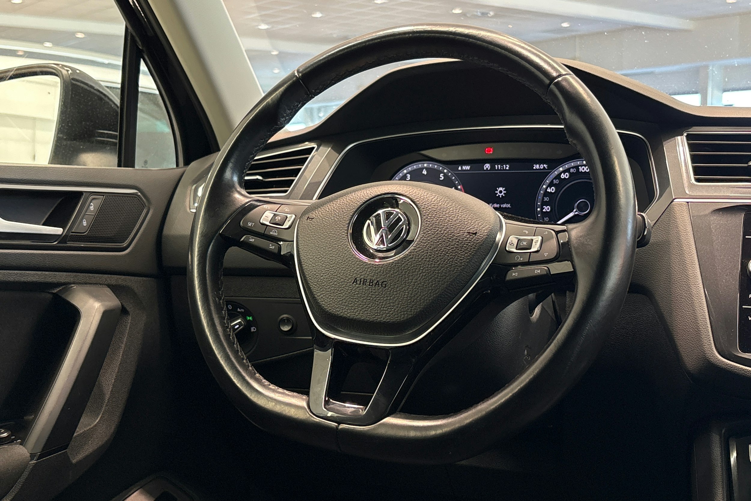 Musta Volkswagen Tiguan 2018 kuva 14.