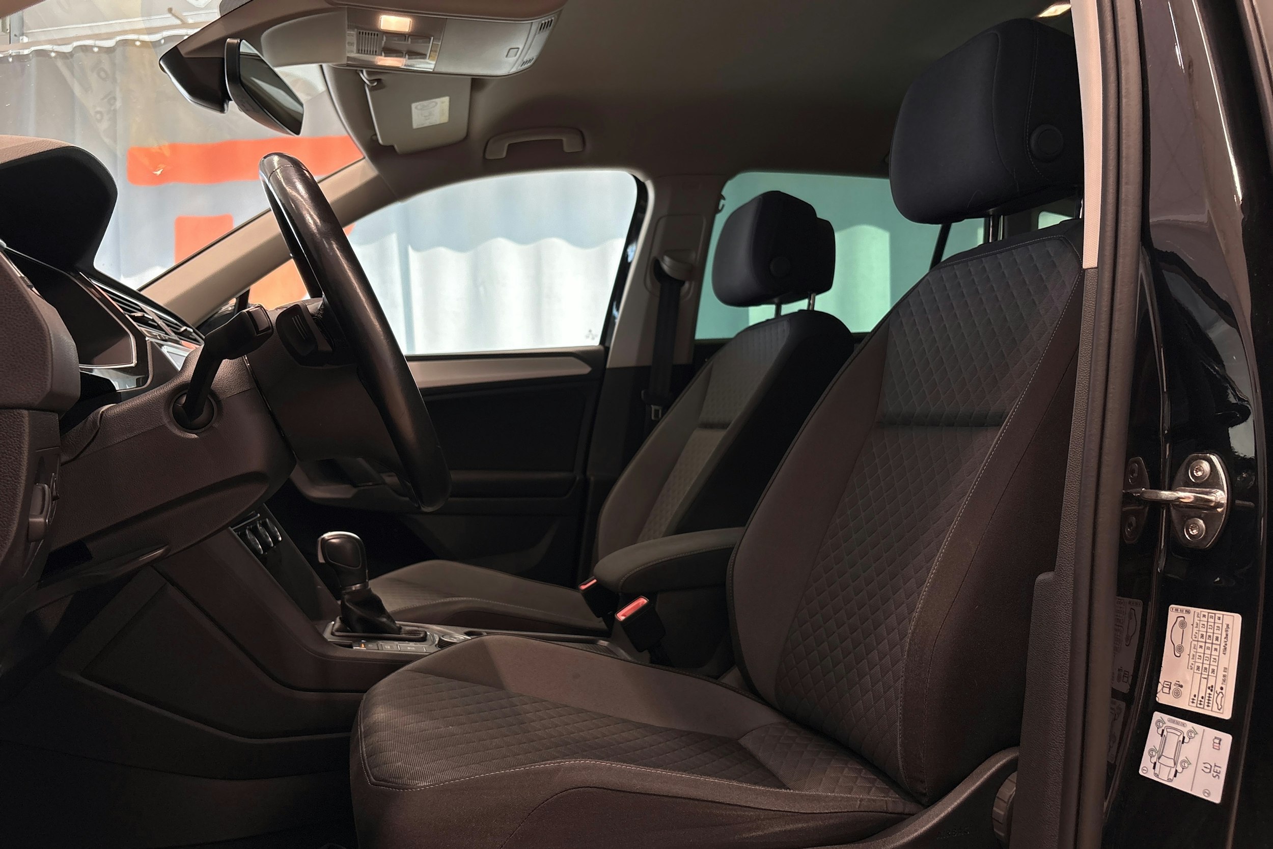 Musta Volkswagen Tiguan 2018 kuva 17.