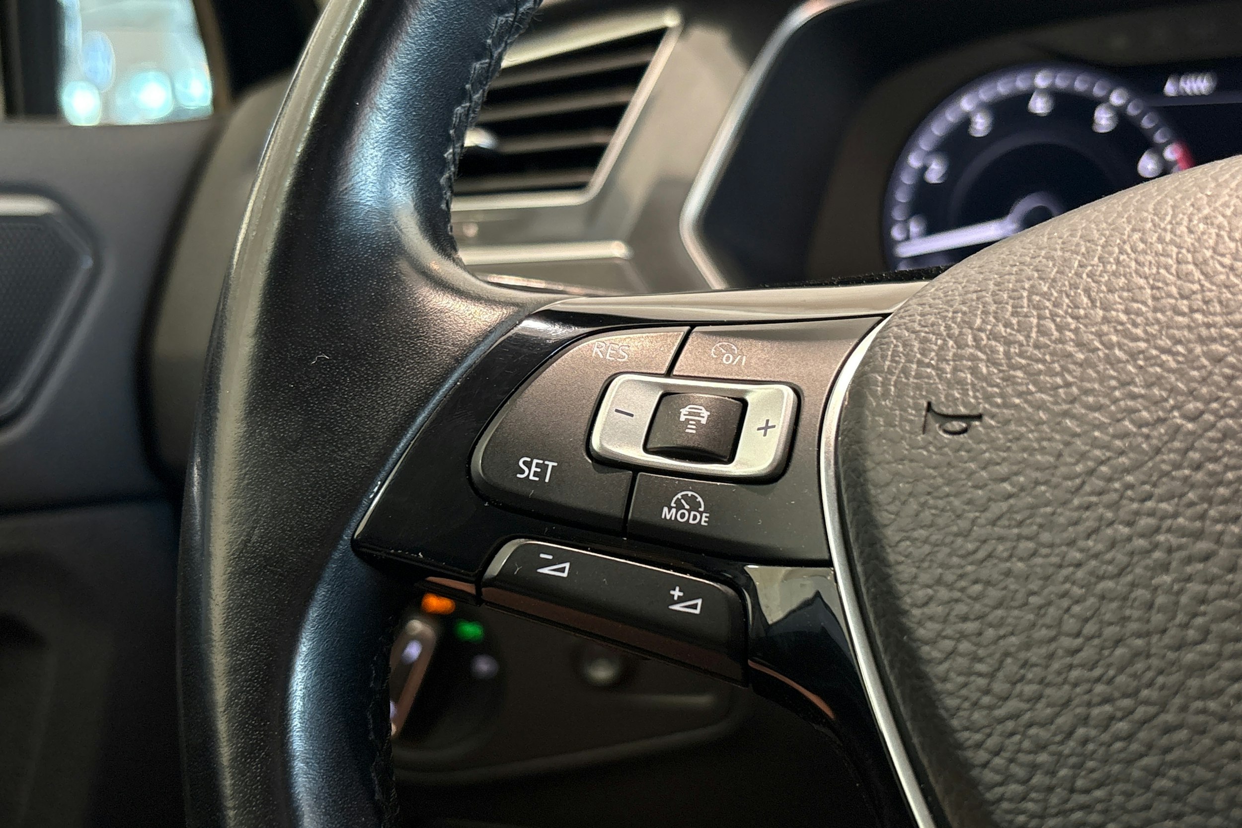 Musta Volkswagen Tiguan 2018 kuva 21.