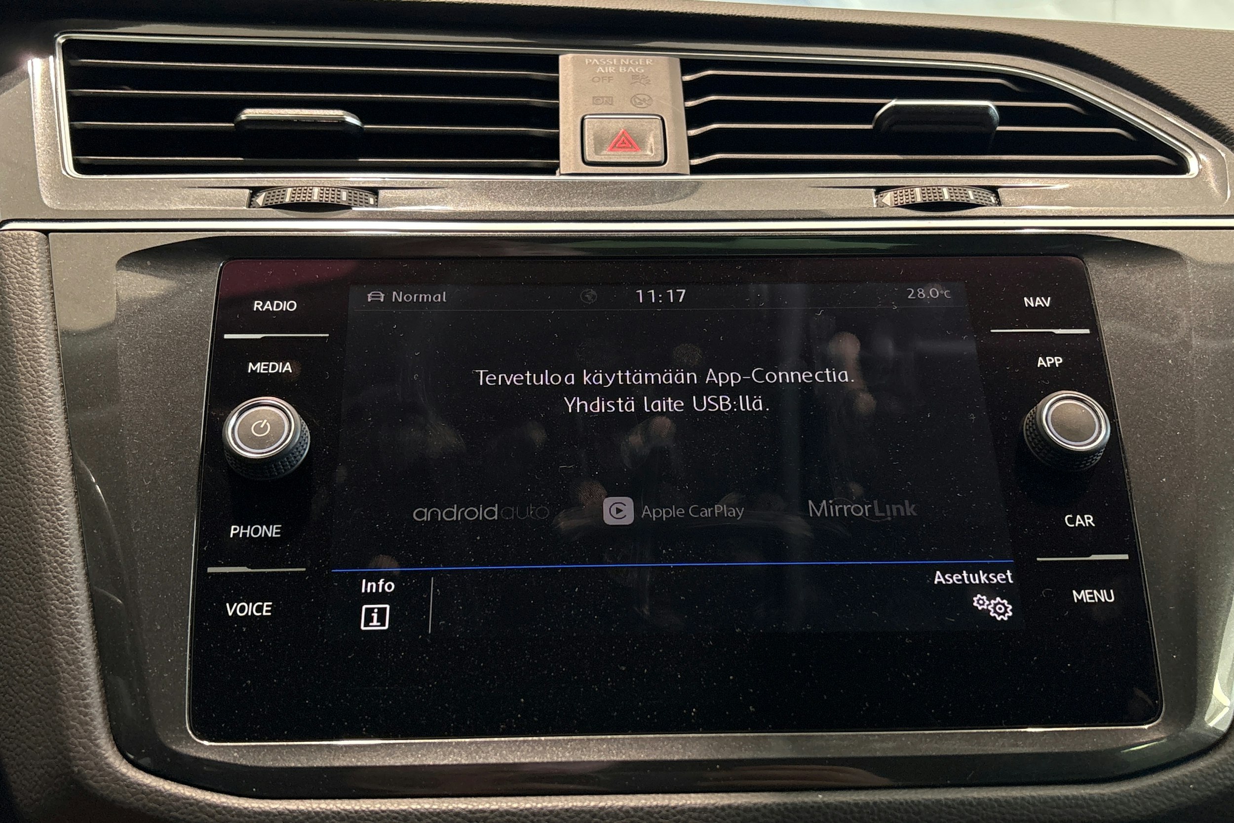 Musta Volkswagen Tiguan 2018 kuva 27.